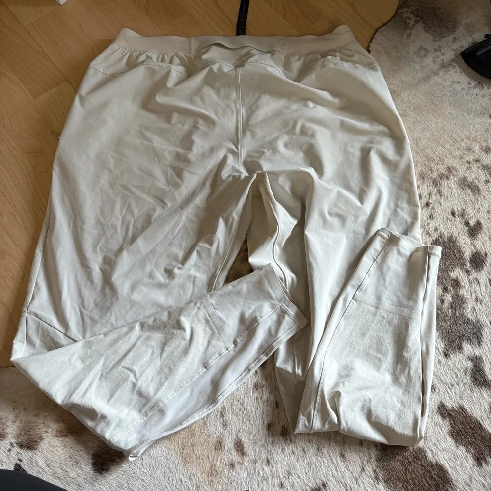 lululemon athletica Cream Joggers - Picture 6 of 7
